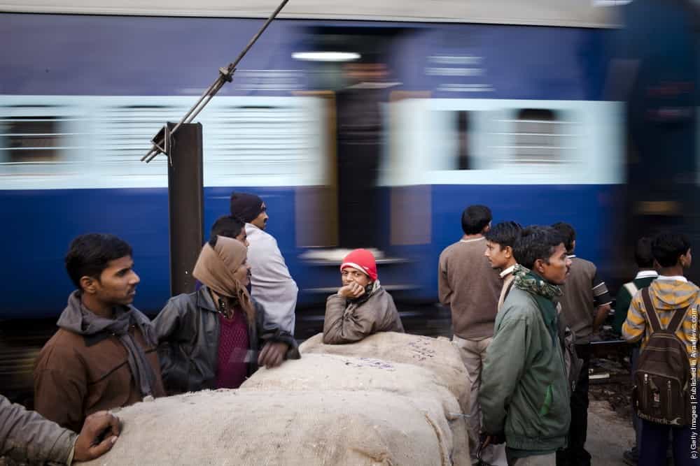 Daily Life At Nizamuddin Railway Station » GagDaily News