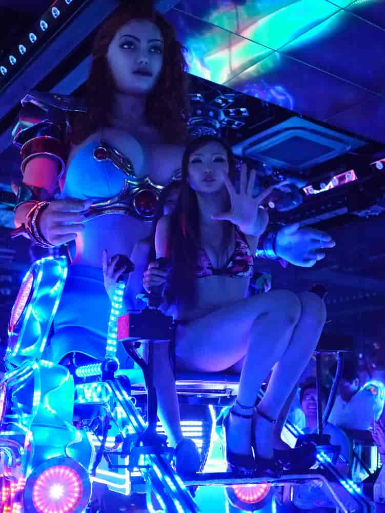 Tokyo S Robot Restaurant Gagdaily News