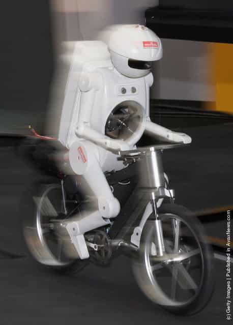 MuRata Boy: Self Balancing Bicycle Riding Robot