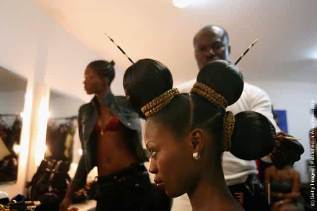 Nigerian fashion models are made up for their fashion show to promote ethnic fashion June 13, 2006 in Tel Aviv, Israel