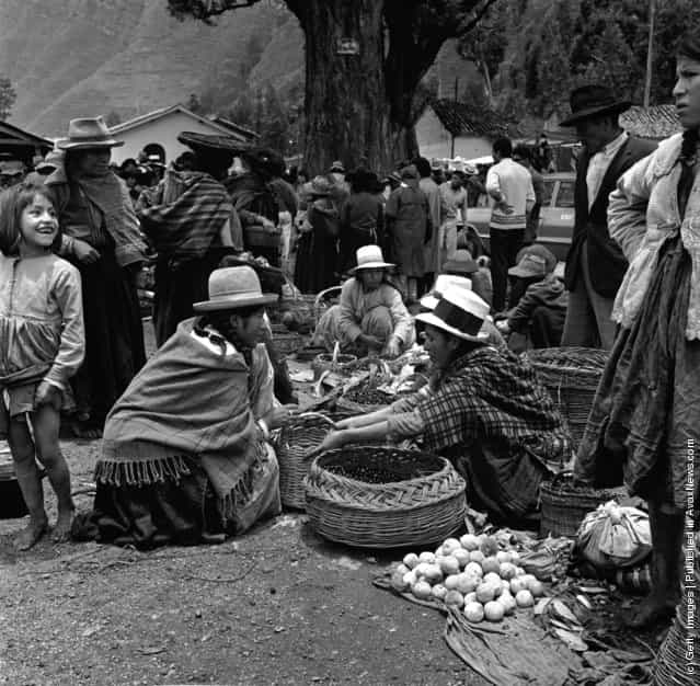 A Sunday market in Pisac, Peru, 1950