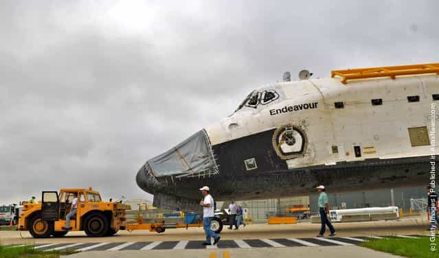 Discovery And Endeavour Space Shuttles Move Locations At Kennedy Space Center