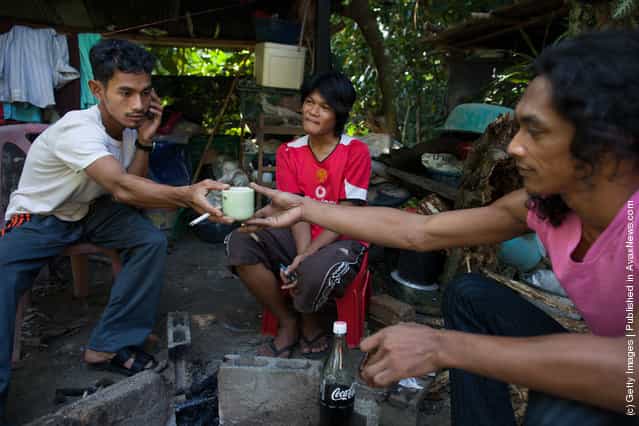 Thai Malay Muslim drug users drink 4x100, the popular cheap narcotic drink