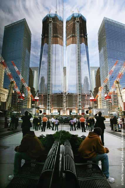 People watch as Construction continues on One World Trade Center