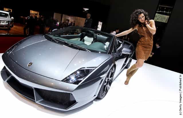 A model poses next to the Lamborghini Gallardo LP 560-4 Spyder