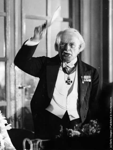 1931: Welsh Liberal politician and former Prime Minister David Lloyd George speaking at the British Zionist Federation Dinner at the Savoy Hotel, London