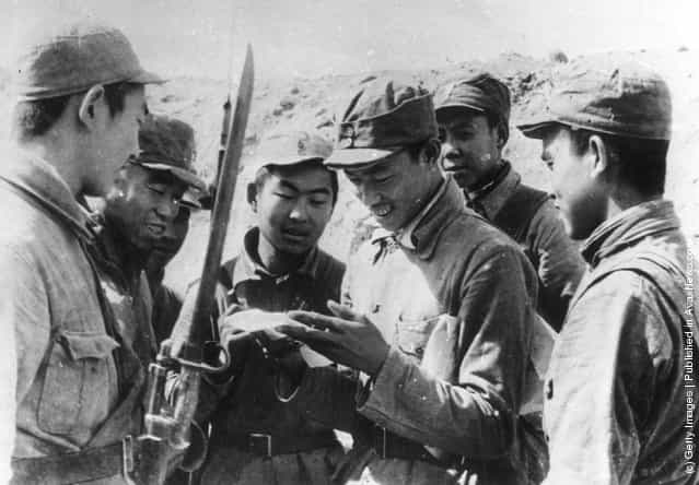 1949: Chinese communist troops who are involved in the attack on Shanghai
