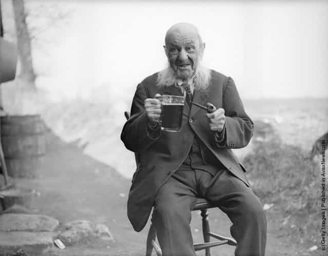 1932: 104-year-old John Faulkner of Appleford, Berkshire enjoys a pipe and a glass of beer as he remembers his considerable past. A former jockey, he has been married twice and fathered 32 children