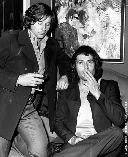 1970: Roman Polanski with actor Jon Finch, who has snared the title role in Polanskis upcoming film version of Macbeth. The two men are attending a press reception in London to announce the initial casting choices