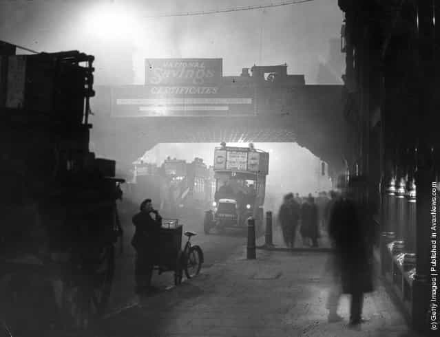 1922: Fog at Ludgate Circus, London