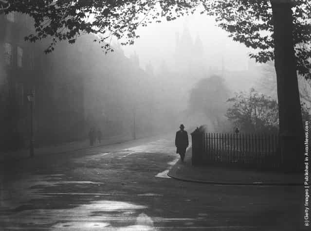 1932: A foggy day in Lincolns Inn, London