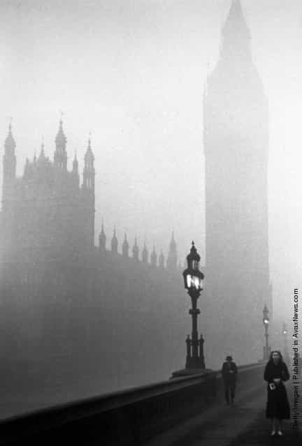 1939: The Houses of Parliament, London, engulfed in fog
