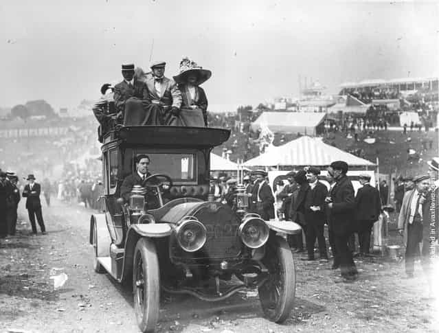 1911: Travelling to the Derby by chauffeur driven car