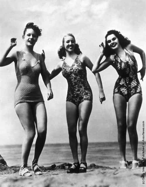 1948: Three women in bathing costumes