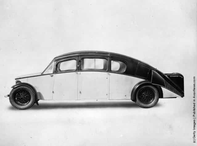 1930: The Burney, a new streamlined car designed by Sir Denniston Burney who was responsible for the design of the R 100 (R100) airship