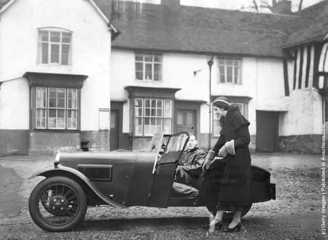 1933: A view of the motor car that will be display at the Motor Show, which has only three wheels, and sells at £100