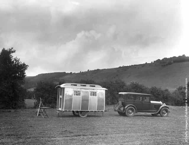 1930: The caravan in which Miss Annie Croft is touring the country with her production of The Maid Of The Mountains, which will shortly be seen in the West End