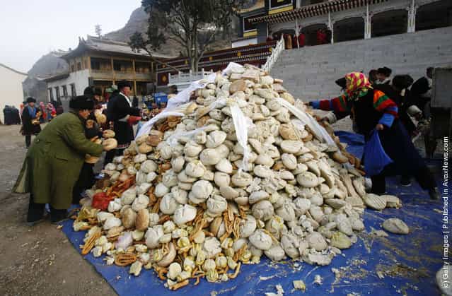 Villagers donate their bread to lamas