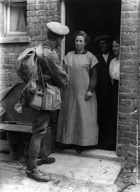 1914: A British soldier says goodbye to his family before leaving for the war
