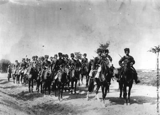 1914: Russian cossacks on the march
