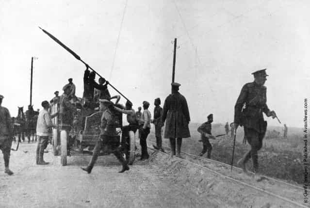 1914: Russian soldiers stoping a lorryload of deserters