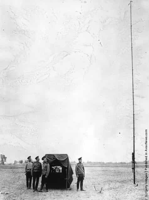 1914: Russian soldiers outside a marconi wireless station