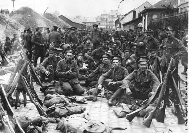 1914: British soldiers, newly arrived in France preparing to go to the lines