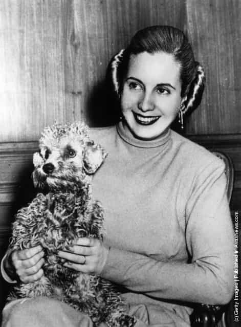 Former actress and wife of the Argentinian president, (Maria) Eva Duarte Peron (1919 - 1952), popularly known as Evita, holding her pet dog at her home in Olivos, a suburb of Buenos Aires