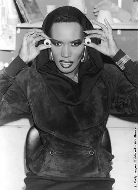 Singer and actress Grace Jones visits Madame Tussauds to pose for a waxwork replica, 25th February 1987