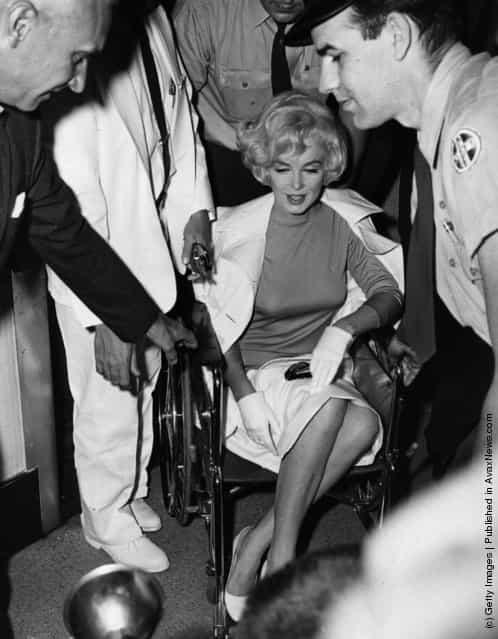 American film star Marilyn Monroe (Norma Jean Mortenson or Norma Jean Baker, 1926 - 1962) leaving the Pollyclinic in Manhattan, after her gall bladder operation