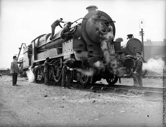 1932: Cleaning the express locomotive Earl Haig at the Neasden loco sheds of the LNER (London and North Eastern Railway)
