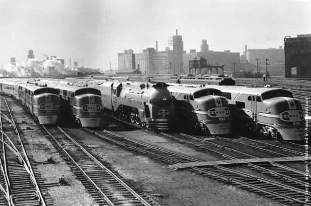 1938: Five of the new streamlined trains being introduced by the Santa Fe Railway to run between Chicago and Los Angeles as part of the largest streamlined fleet in the world