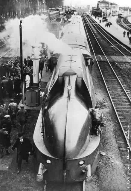 April 1935: Frances latest streamlined train seen from above to emphasise the striking design
