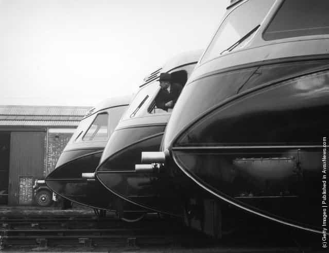 1936: A line of unusual streamlined railcars ordered by GWR at Southall