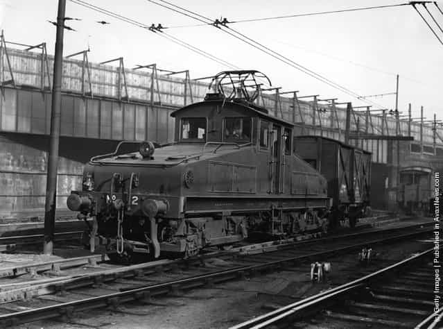 1924: An electric locomotive on the Newcastle Quayside