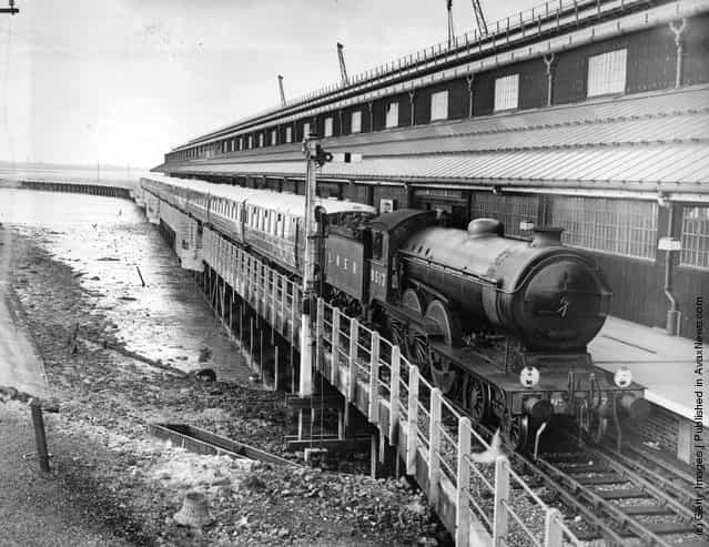1938: A new soundproofed and air-conditioned London and North Eastern Railway train at a quayside station in Harwich, Essex