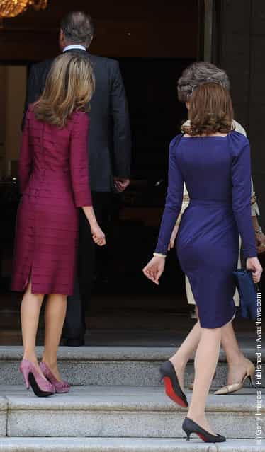 Princess Letizia of Spain (L) and Carla Bruni-Sarkozy (R) attend lunch honouring Nicolas Sarzozy and Carla Bruni-Sarkozy at the Zarzuela Palace in Madrid