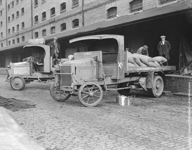 1919: Government lorries employed to relieve congestion at docks