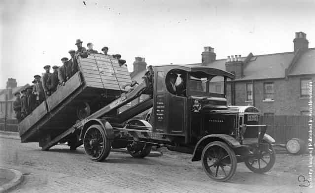 1924: Wandsworth dustmen on board a lorry which took them to work during a strike