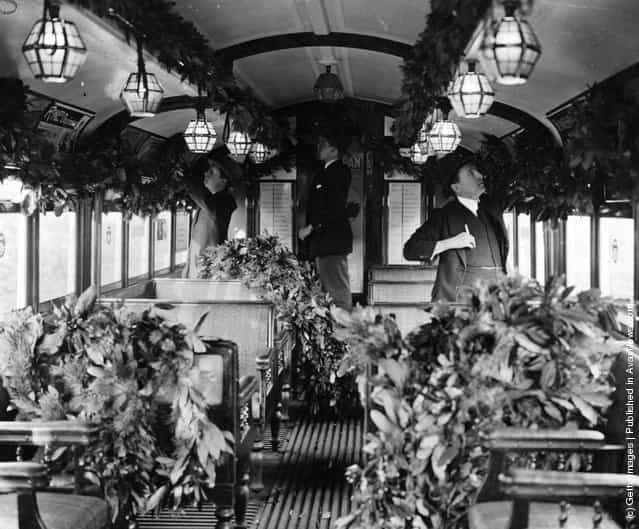 1922: The interior of a tube train decorated with foliage for the Christmas Season
