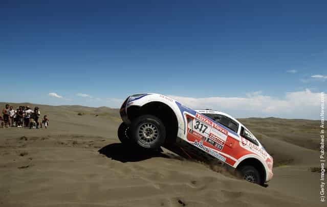 Erik Wevers of The Netherlands drives his Mitsubishsi over a sand dune during stage two of the 2012 Dakar Rally