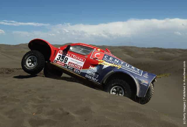 Mark Corbett of South Africa drives over a sand dune during stage two of the 2012 Dakar Rally
