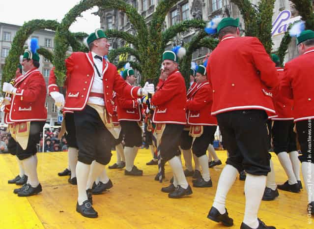 Coopers Dance Continues In 495-Year-Old Tradition