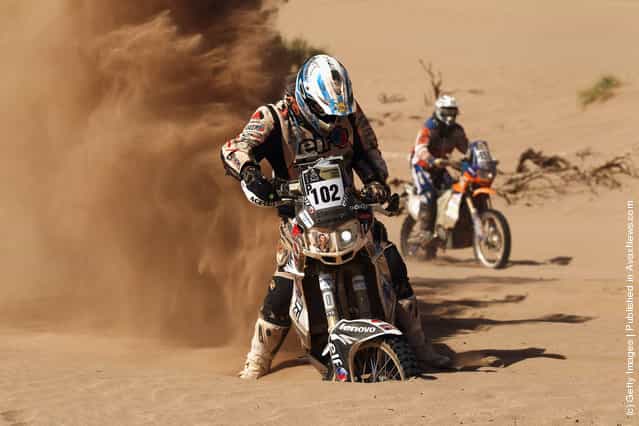 Eduardo Alan of Argentina and Pampa Racing gets his Yamaha motorbike stuck in the sand during stage five of the 2012 Dakar Rally