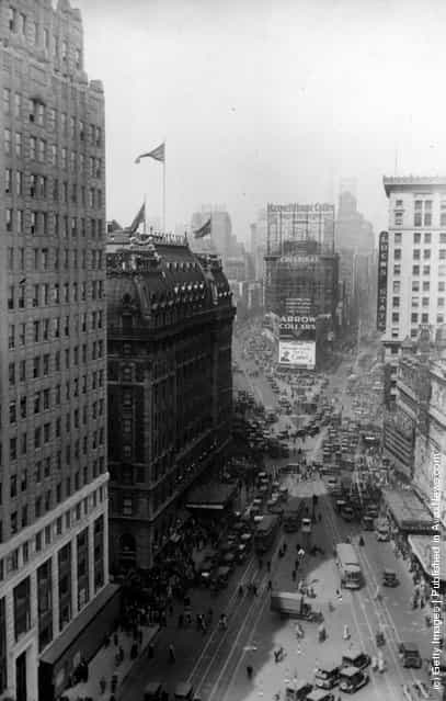 1934: Broadway looking towards Times Square in New York