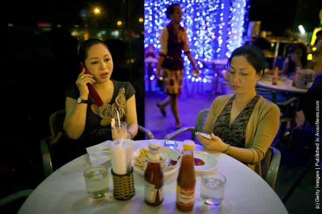 Vietnamese women dine at an expensive cafe