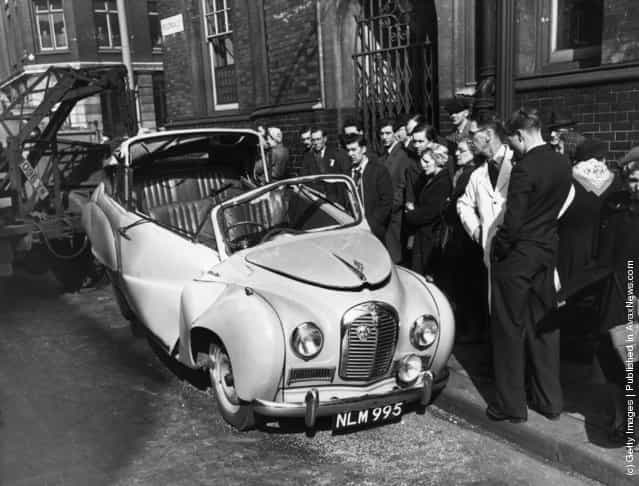 1954: An Austin A30 is towed away after losing a traffic argument with a Foden lorry in Clerkenwell