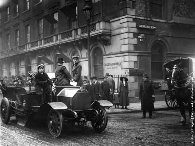 1913: A demonstration of a vacuum cleaner for the London streets, with representatives of the London Corporation in the car