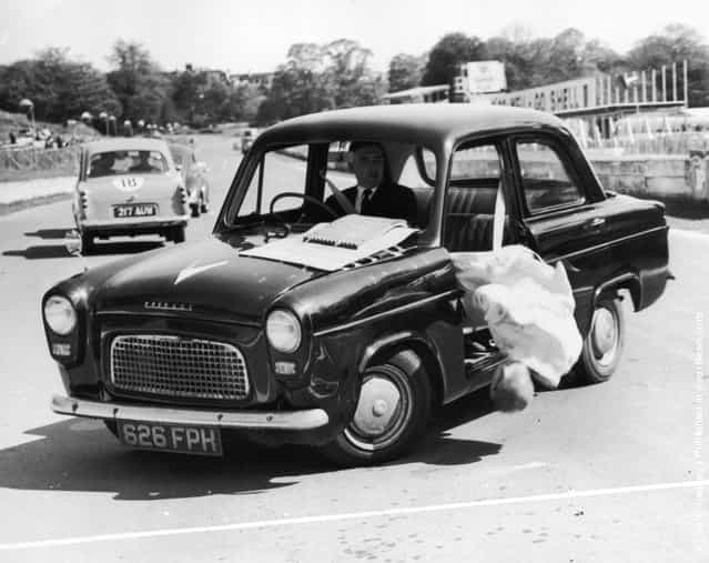 1964: A chilling demonstration of what happens during a sharp swerve if a passenger isnt wearing their seatbelt