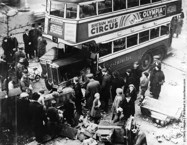 1934: A bus which, when travelling along Kensington Gore, London, swerved to avoid a car and crashed into the facade of the Hyde Park Hotel. The driver of the car and several passengers on the bus were injured